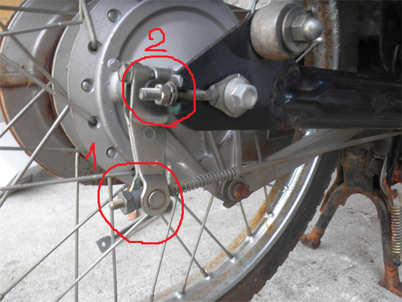 カブのアジャスターボルトの位置