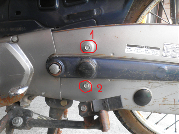 スーパーカブ　後輪交換時のボルトサイズ